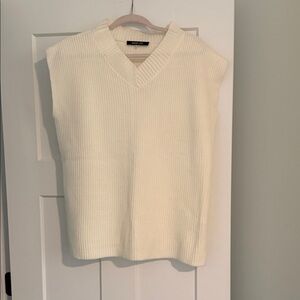 Sugarlips Cream V-Neck Sleeveless Sweater